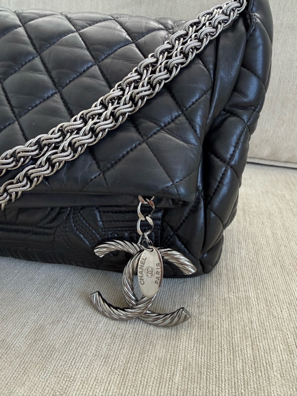 Authentic Chanel Paris-Moscow Black Quilted Shoulder Bag with Silver Chain - Picture 4 of 7